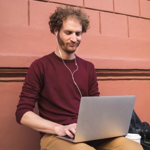 young-man-using-laptop-4RG63QJ-e1627959920670.jpg young-man-using-laptop-4RG63QJ-e1627959920670.jpg
